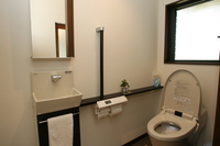 after
施主様の念願。
新設したLDKのそばのトイレ。
INAXの便器・手洗いは機能性だけでなくデザイン性が高い。